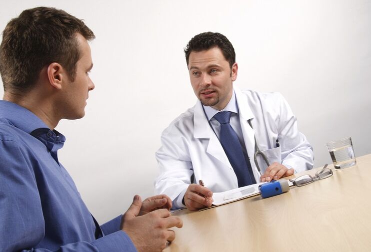 Uma consulta médica antes de uma operação para aumentar um membro
