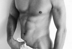Um homem com um belo corpo